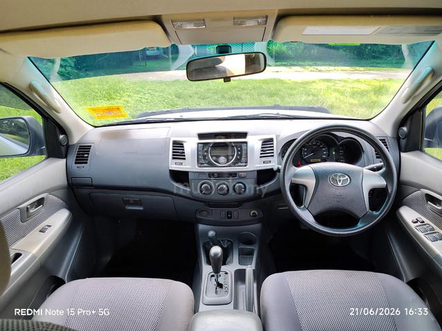 2012 Toyota HILUX 2.5 G (A) - 5