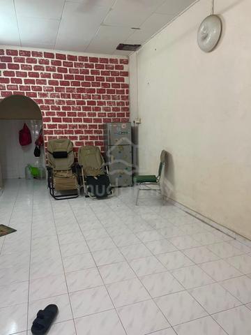 Taman sentul juru 3 bedroom 1 bath 1 toilet 1 sty for rent 1