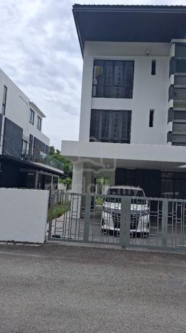 Villa Corner Lot House 1