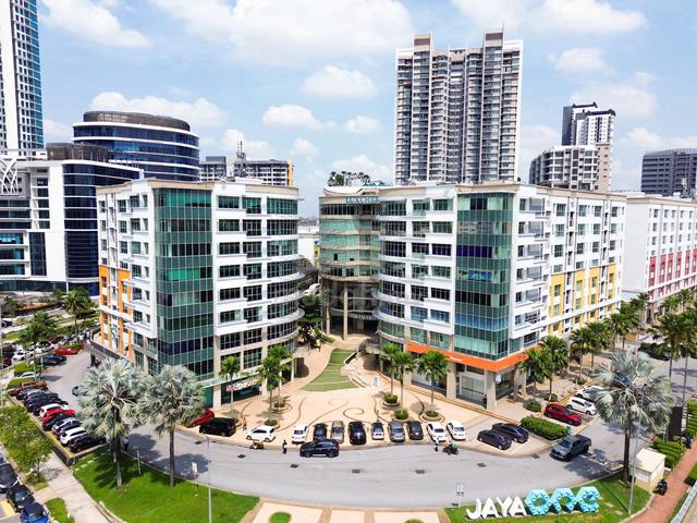 En Bloc Building Petaling Jaya Corner Unit Good Investment 1