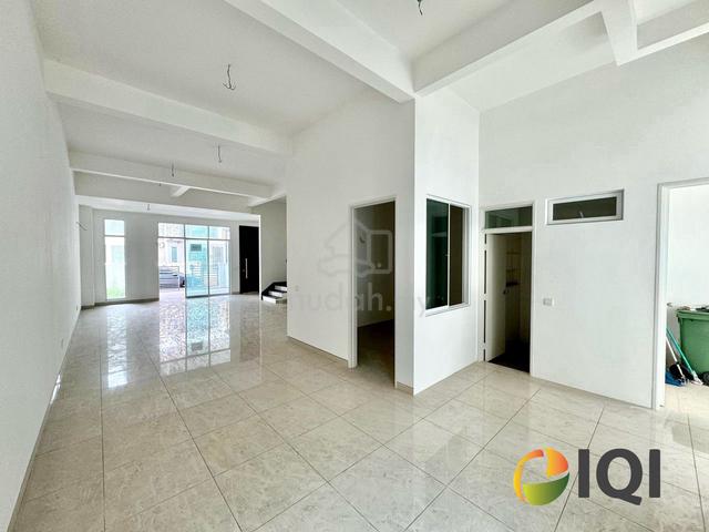 Alma Jesselton Hills Gated and Guarded 5 Bedrooms 2 Carparks For Sales 1