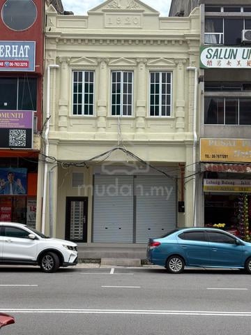 Two storey shop to let 1