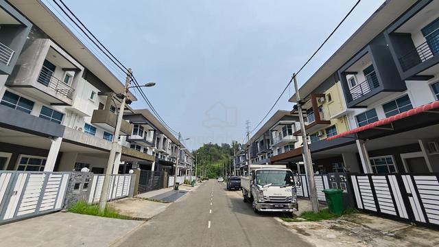 Gayamas 118 | Triple Storey | Bare Condition | Below Market Value 1