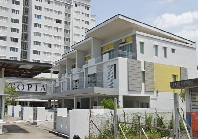 Casa Utopia Townhouse| 2 Car Parks | Premium Facilities 1