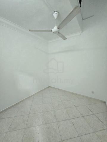Bukit indah 1 storey, C.H.E.A.P. unblock view, more parking. 1