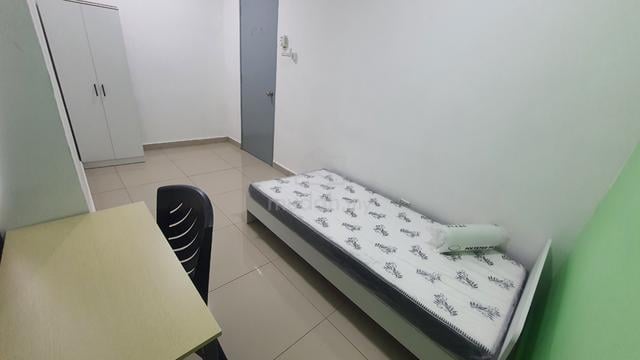 Middle Room | Utilities+WiFi+Cleaning Included | Near HUKM &S.Velocity 1