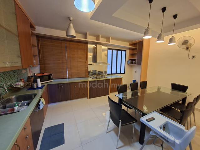 3 sty terrance Krystal Court Townhouse WELL RENOVATED 1