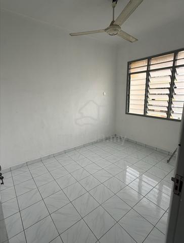 Flat Taman Perling 1