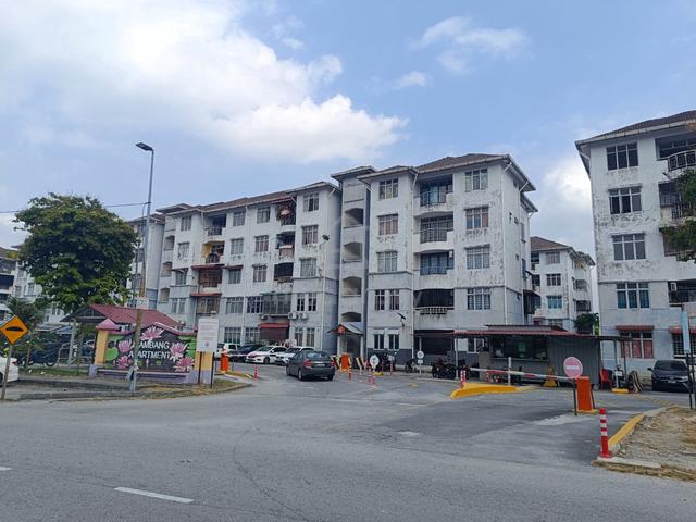 Kiambang Apartment 1