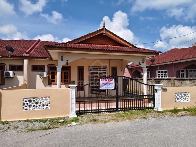 Semi D, Pekan Bukit Payong, Marang 1