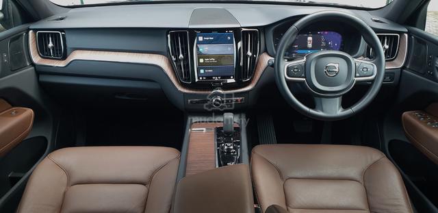 Volvo XC60 B5 T5 under Volvo WARRANTY till YR 2027 - 3