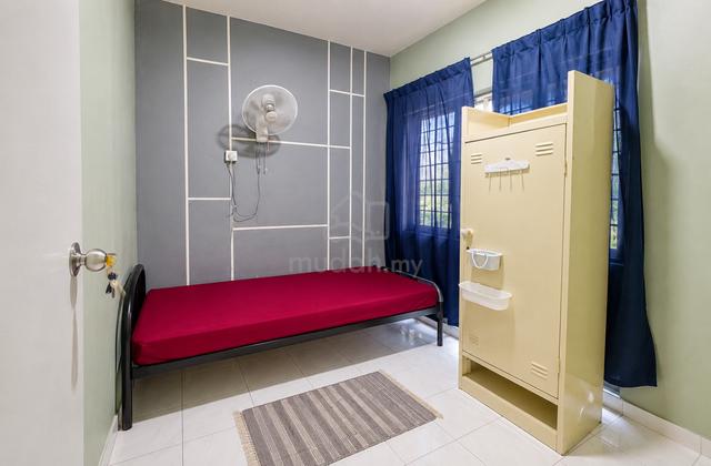 Bilik Single Wanita |Free WiFi | Sek3 Taman Kajang Utama 1