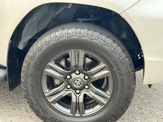 2022 Toyota HILUX 2.4 E NEW Facelift 4x4 Low Mil - 1