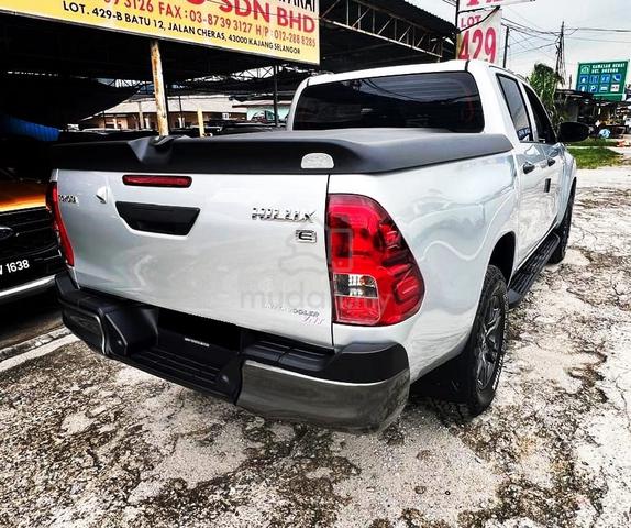 Toyota HILUX 2.4(A)REVO E D/C VNT 6PSD 4X4 Pickups - 4