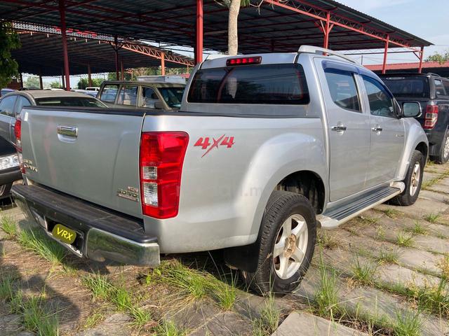 2014 Isuzu D-MAX 3.0A V-CROSS 4X4 - 3