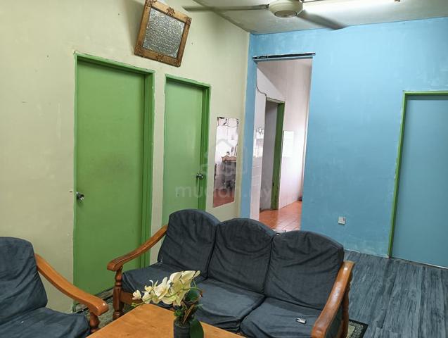 Rumah Pangsa Pantai Peringgit 1