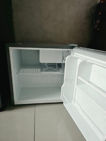 mini fridge - photo 2 of 3