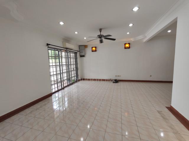 Good Condition! Double Storey! Kota Kemuning 1st Roundabout, Aranda 1