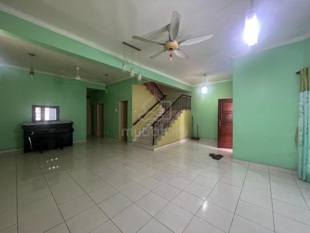2 Sty House @ Bandar Tun Hussein Onn, Freehold, Guarded, Super Cheap 1