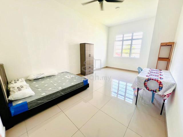 Semi D house room for rent 1