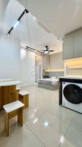 Residensi Estetik 8 (EST 8) 1