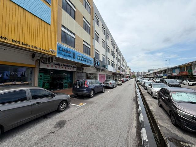 Strategic Location 4-Storey Shoplot For Sale At Ong Kim Wee, Melaka 1
