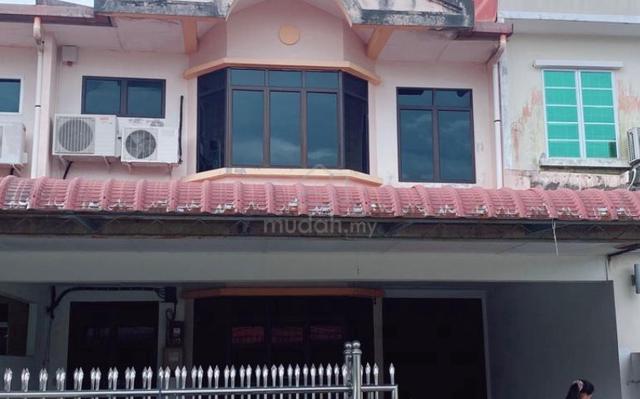 Double storey detached house for rent 1