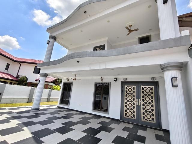 RENOVATED END LOT Double Storey Terrace Bukit Jelutong, Shah Alam 1