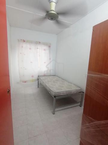 Bilik Sewa Perempuan Dahlia Apartment Bukit Beruntung. Depan Speedmart 1