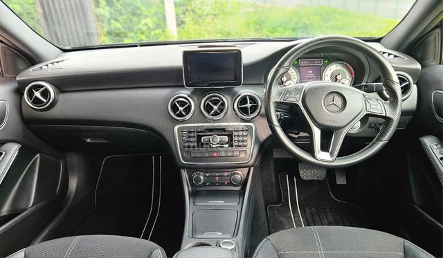 Mercedes Benz A180 1.6 H/BACK AMG SPRT MODE CBU - 3