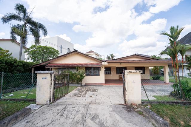 HUGE LAND Single Storey BUNGALOW SS1 Kampung Tunku Petaling Jaya 1