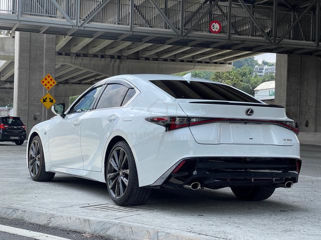 [18K KM] 2023 LEXUS IS300 2.0 F SPORT Black INT - 4