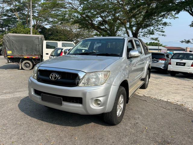 TOYOTA Hilux D/cab 2.5 AT - 3