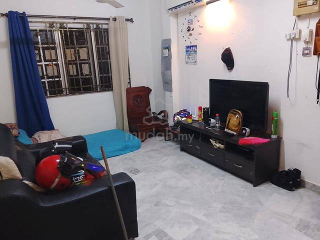 Flat Dato Ahmad Razali 1