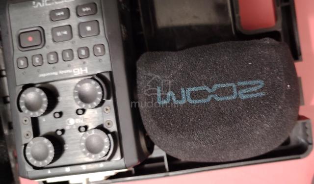 Zoom H6 Audio Recorder (Complete Set with Box) - photo 5 of 6