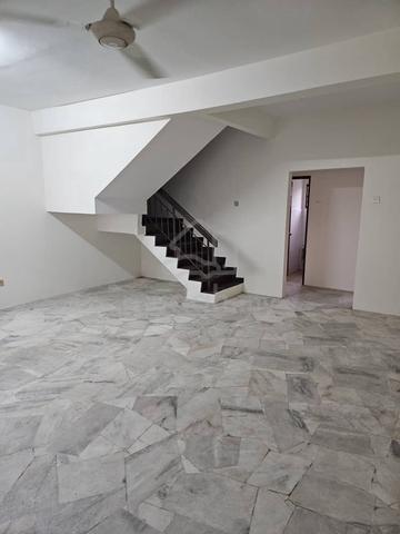 Lestari Perdana, Seri Kembangan double story house for rent 1