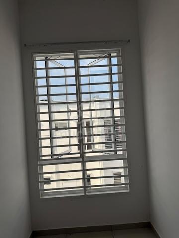 Room With Private Toilet @ Sendayan 1