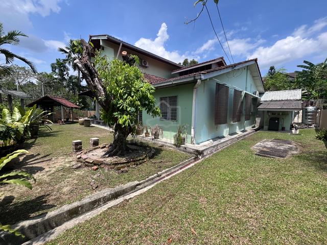Section 12, Petaling Jaya (1.5 Storey Banglow House 4000sf) 4