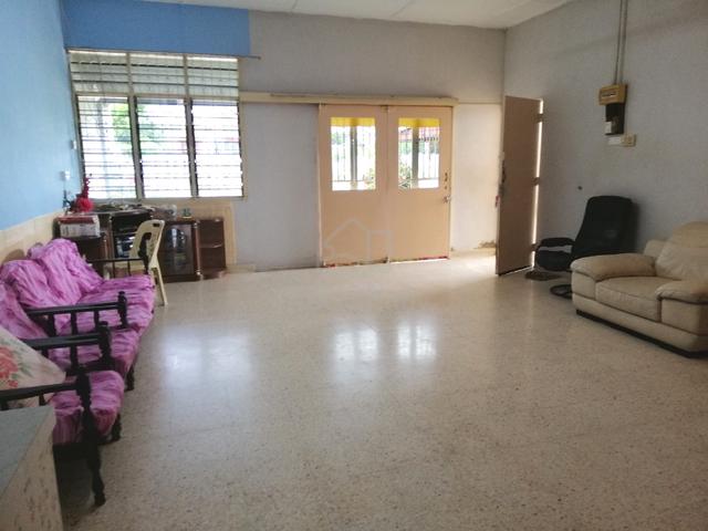 Single storey semi-detached corner lot  1