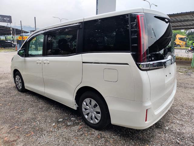 Toyota NOAH 2.0 X OFFER 8 YEARS WARRANTY - 3