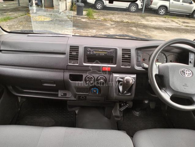 2015 Toyota HIACE 2.5 WINDOW VAN Low Roof Promo - 3