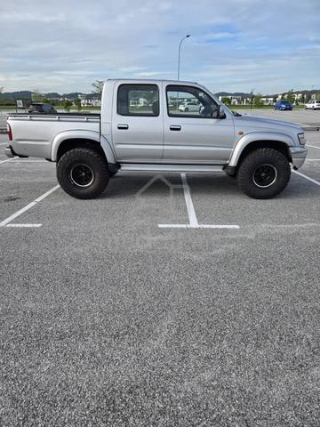 2004 Toyota HILUX 2.5 SR TURBO (A) - 2
