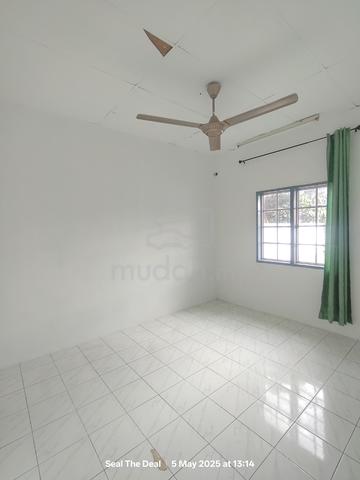Teres Setingkat Tengah Taman Ayer Molek Seksyen 1 Melaka 3