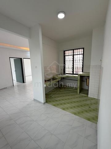 Flat Taman Perling 1