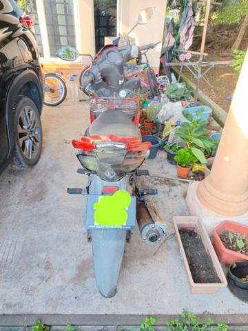 Motor LC Merah tip top condition untuk dijual - photo 3 of 4