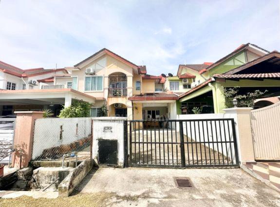 RUMAH MENGHADAP PADANG! BERDEKATAN DENGAN SURAU! Seksyen 7 Bangi 1