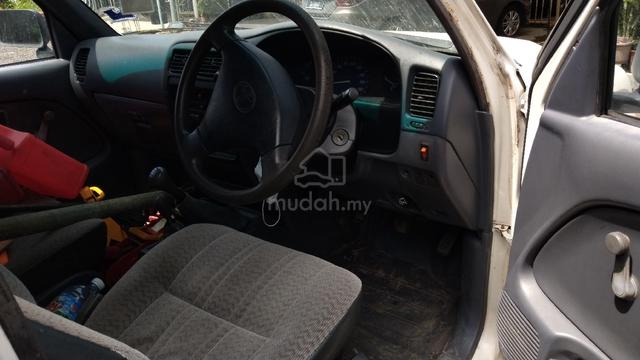 2004 Toyota HILUX 2.8 (M) - 3