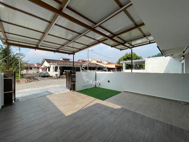 FREEHOLD 1 Storey Datuk Palembang, Bukit Baru Facing Padang 2