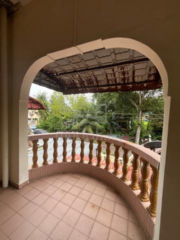 Renovated Double Storey Terrace | Kitchen Extended | Freehold 1