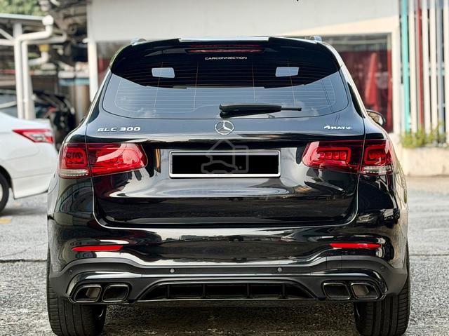 2021 Mercedes Benz GLC300 2.0 AMG ONLY 35K KM - 4